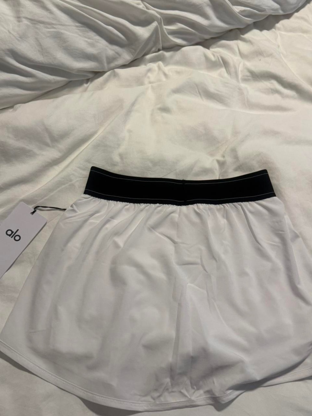 ALO Yoga White Mini Skort with Black Waistband - Picture 2 of 2